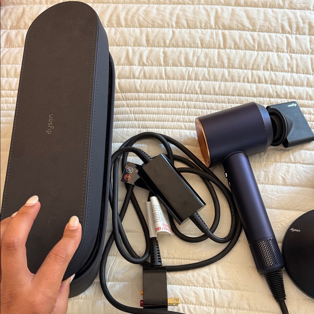 Dyson blue/copper special edition Hair Dryer 💙 - Picture 4 of 6